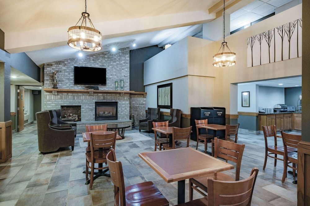 AmericInn by Wyndham Apple Valley 3