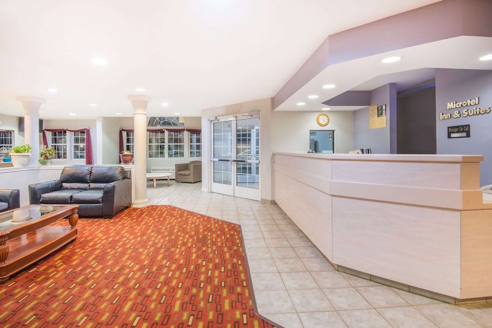 Microtel Inn & Suites by Wyndham Claremore 2
