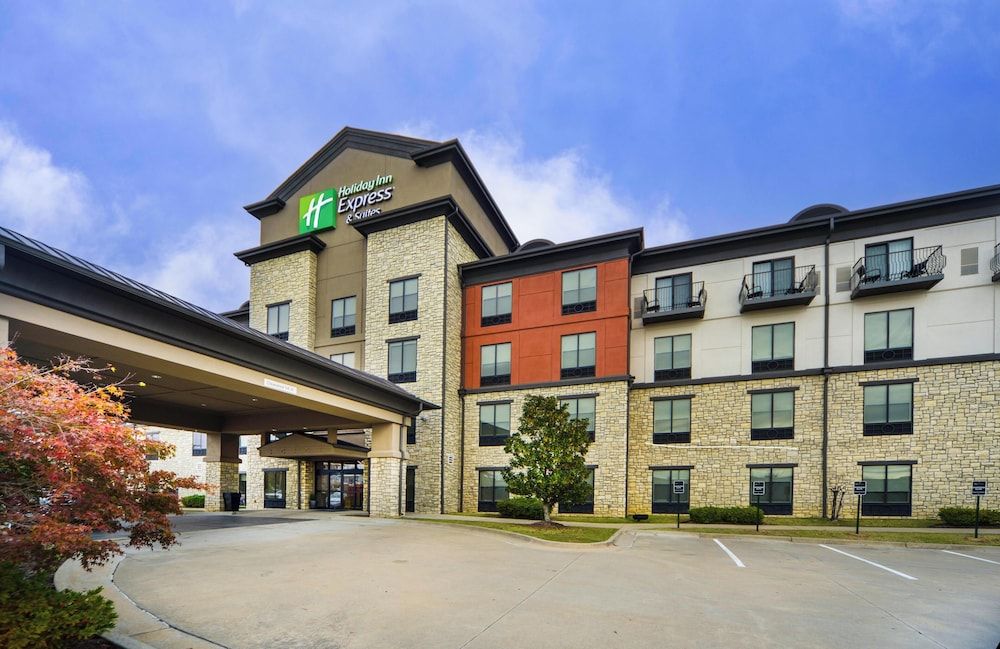 Holiday Inn Express & Suites Conway by IHG 2 estrellas en Conway