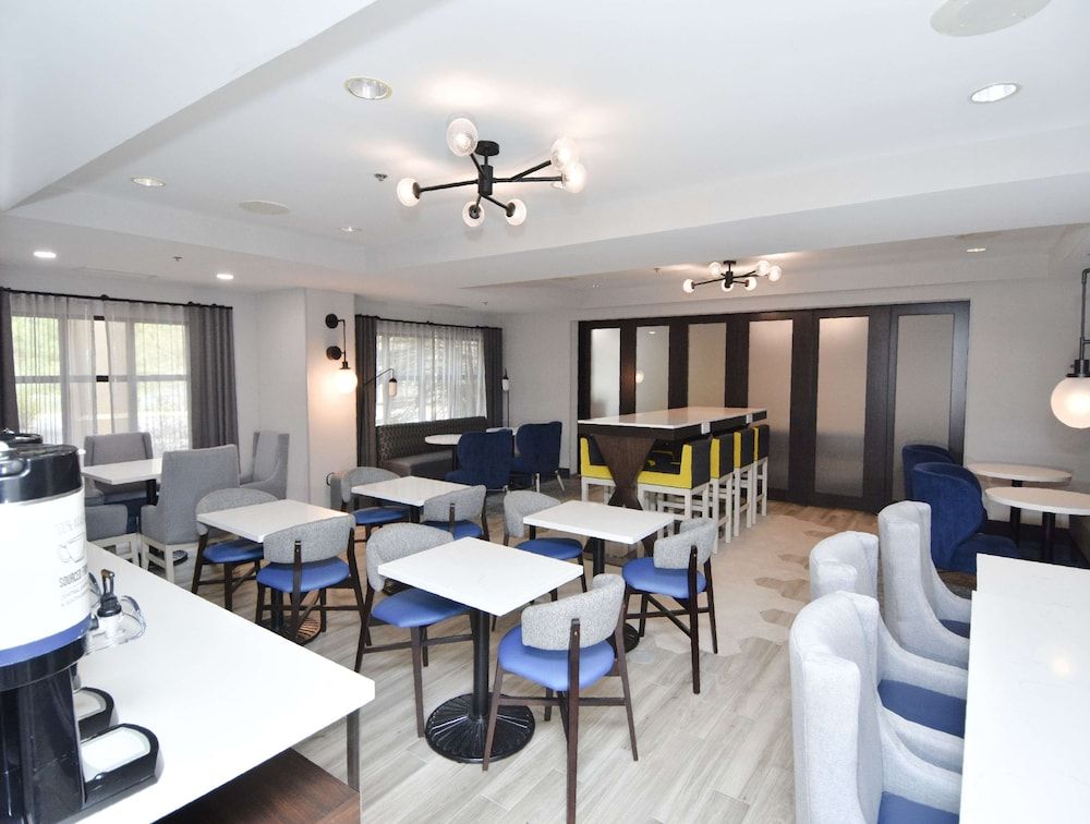 Hampton Inn Auburn 2