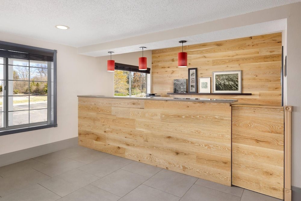 Country Inn & Suites by Radisson, Springfield, OH 3