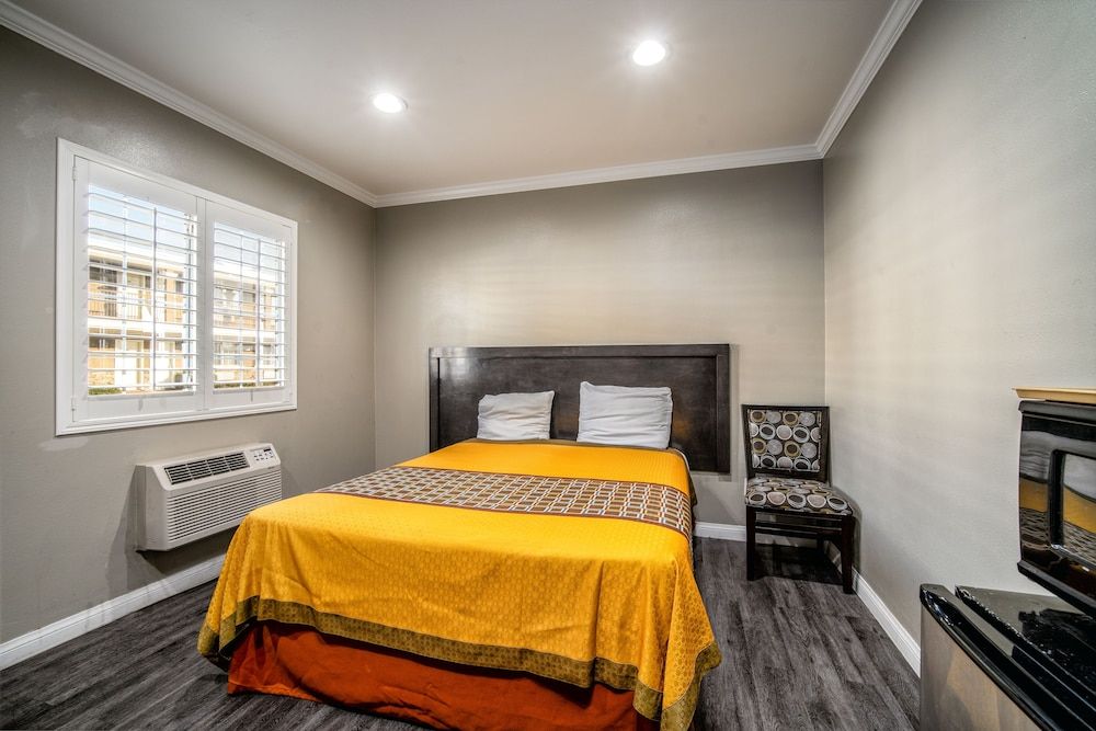 Regency Inn & Suites 2 estrellas en Downey