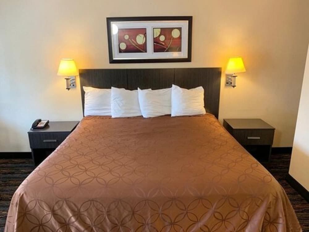 Whitney Inn & Suites 3
