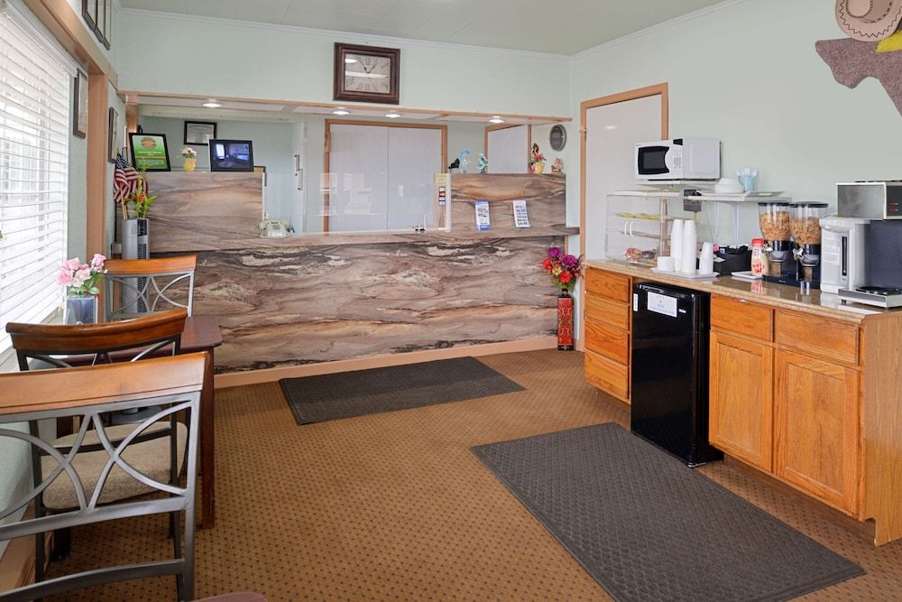 Americas Best Value Inn Ozona 3