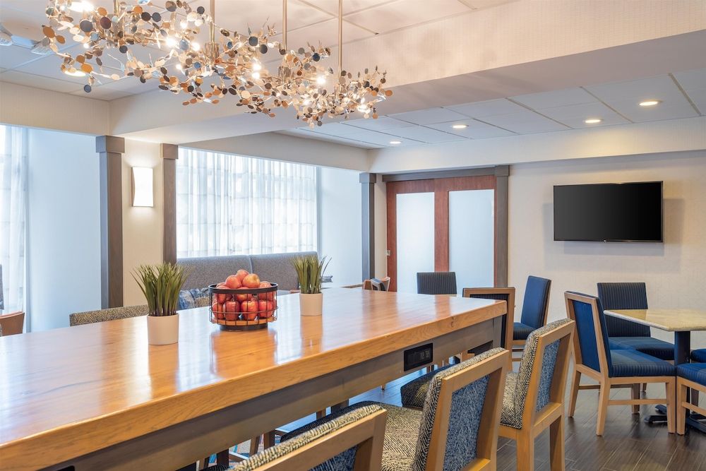 Hampton Inn Akron-South 3