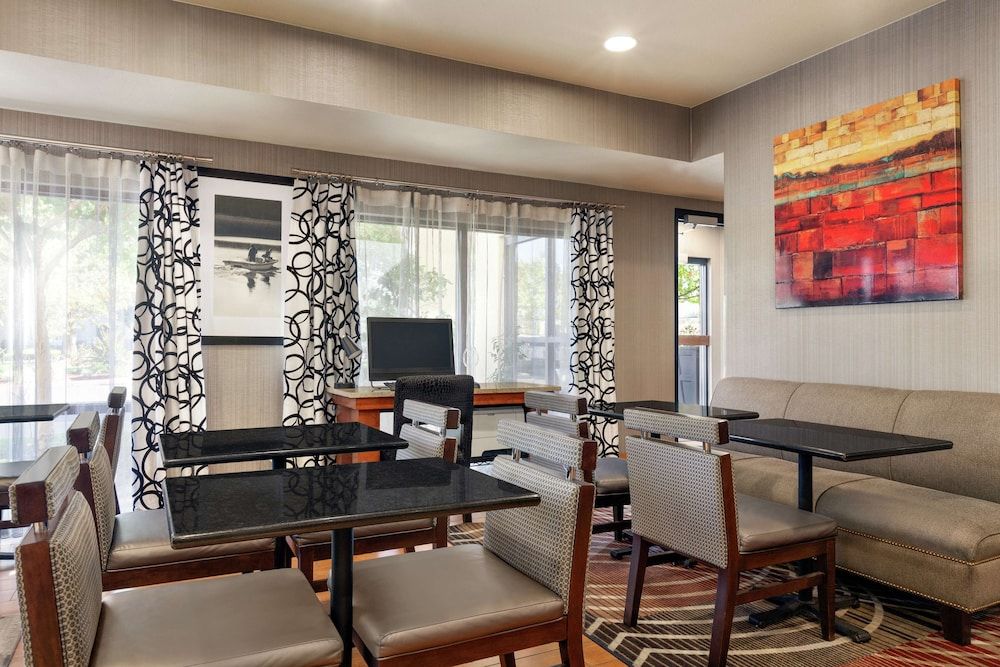 Hampton Inn Tracy 2