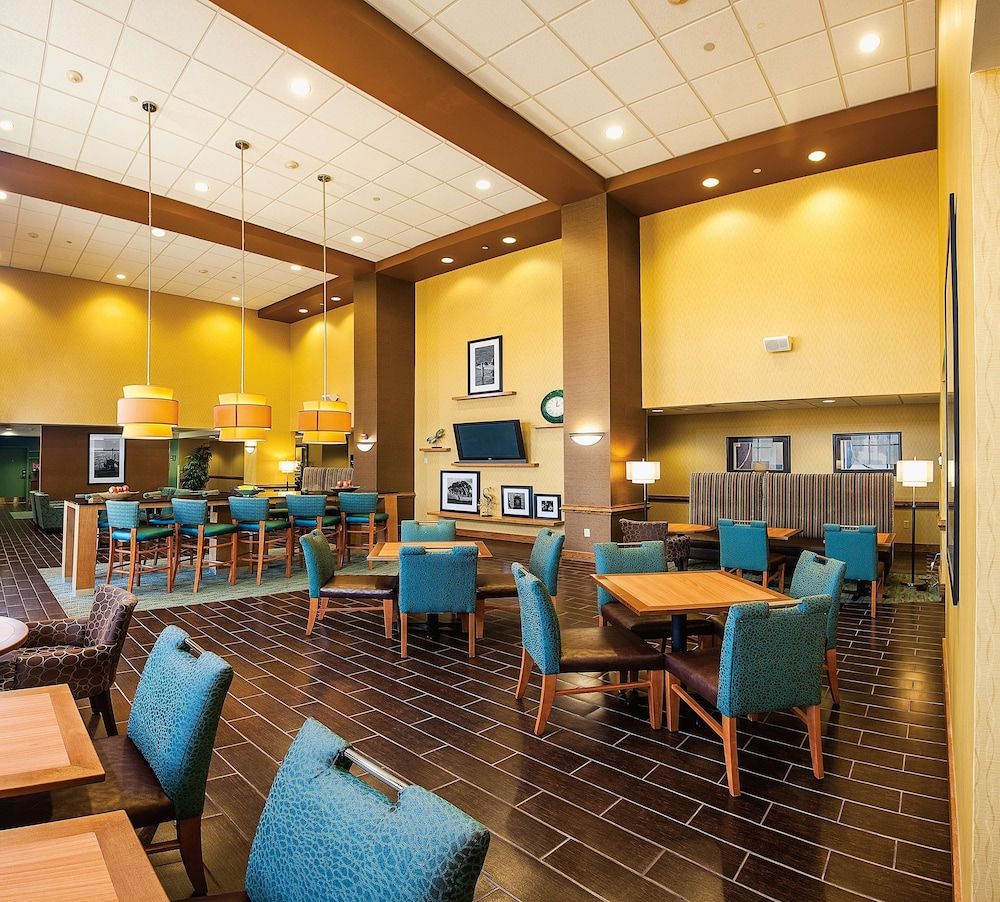 Hampton Inn & Suites Chesapeake-Square Mall 3