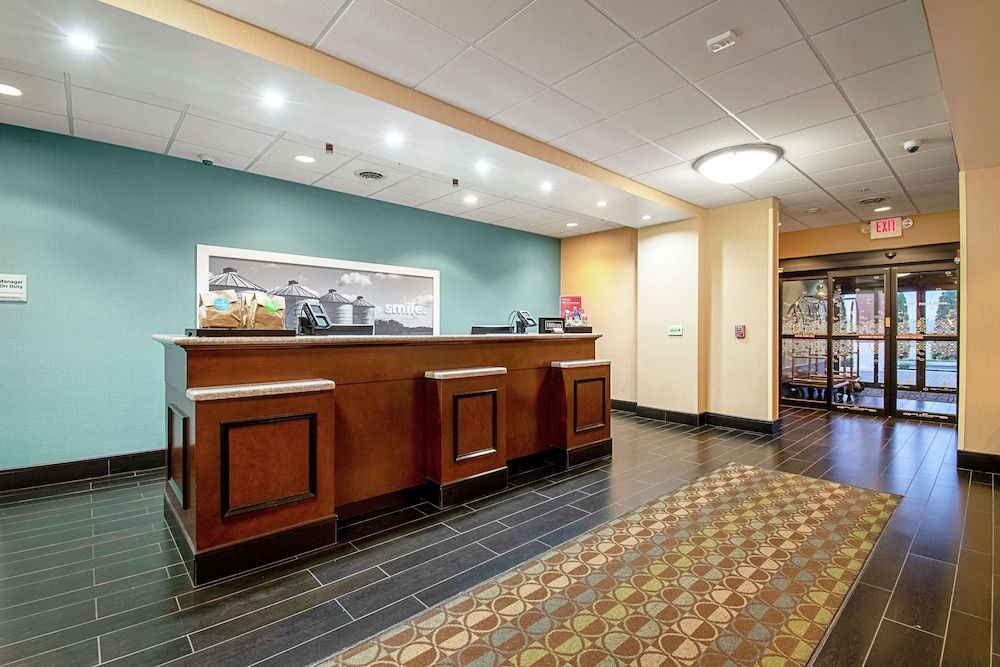 Hampton Inn Pine Grove 2