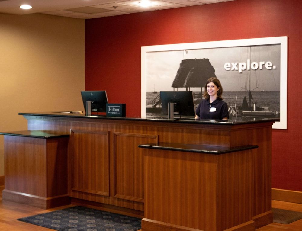 Hampton Inn Gloucester 3