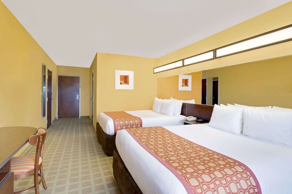 Microtel Inn & Suites by Wyndham Princeton 3