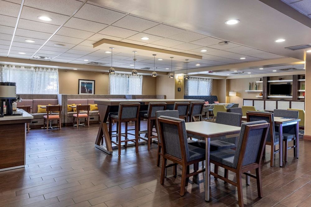 Hampton Inn Norco-Corona-Eastvale 2