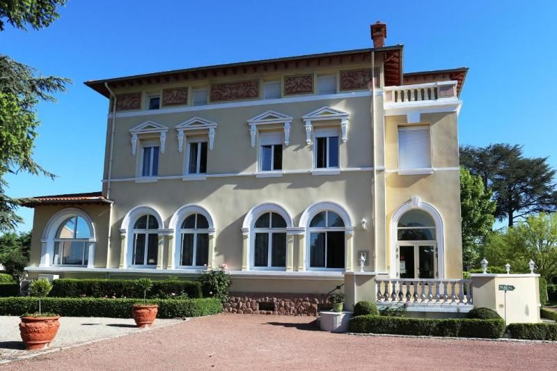 Logis Le Chateau Blanchard 3