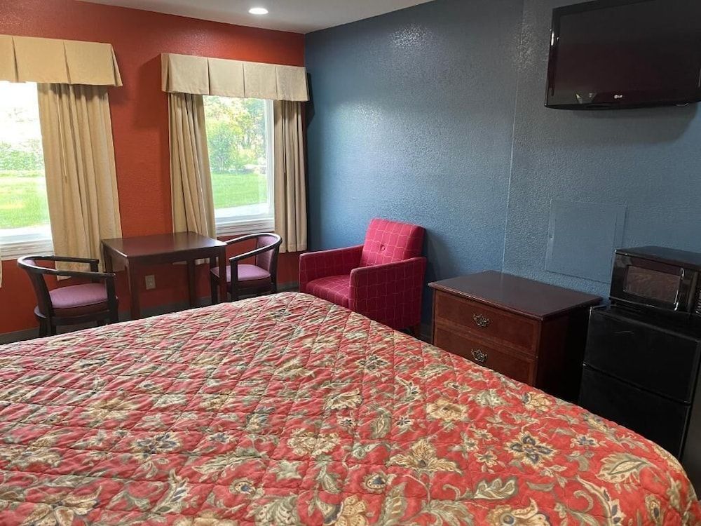 Kenwood Court Motel 3