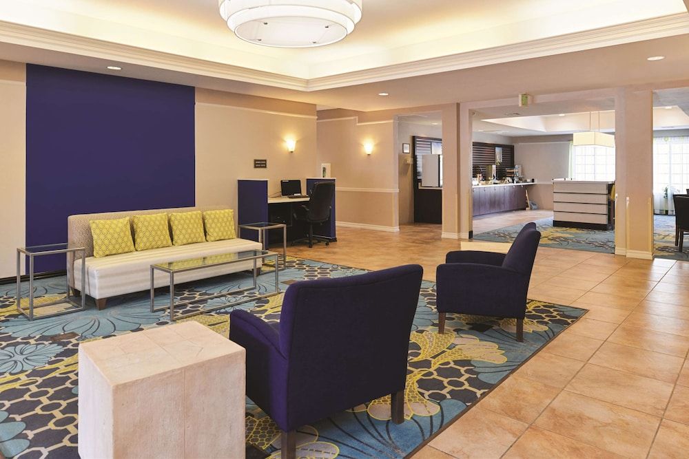 La Quinta Inn & Suites by Wyndham Ruidoso Downs 2