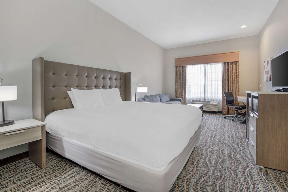 Best Western Plus Peppertree Inn At Omak 3