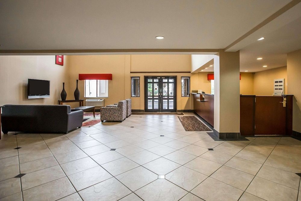 Econo Lodge Inn & Suites Monroe 3