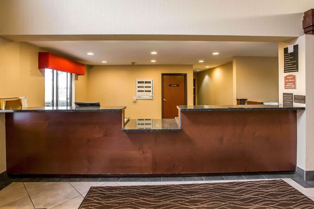 Econo Lodge Inn & Suites Monroe 2