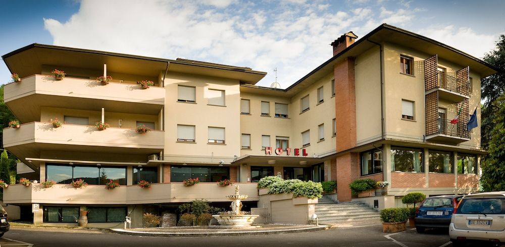 Hotel Ristorante Milano 3 estrellas en Borgo a Mozzano