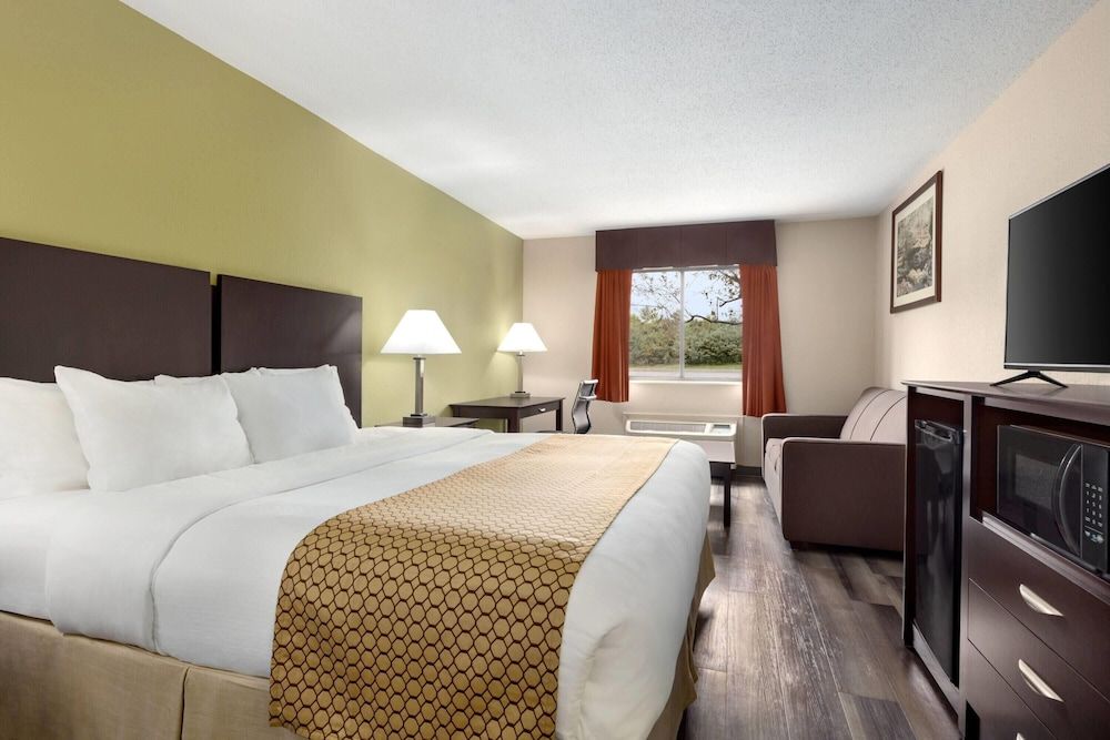 Baymont by Wyndham Monroe 3