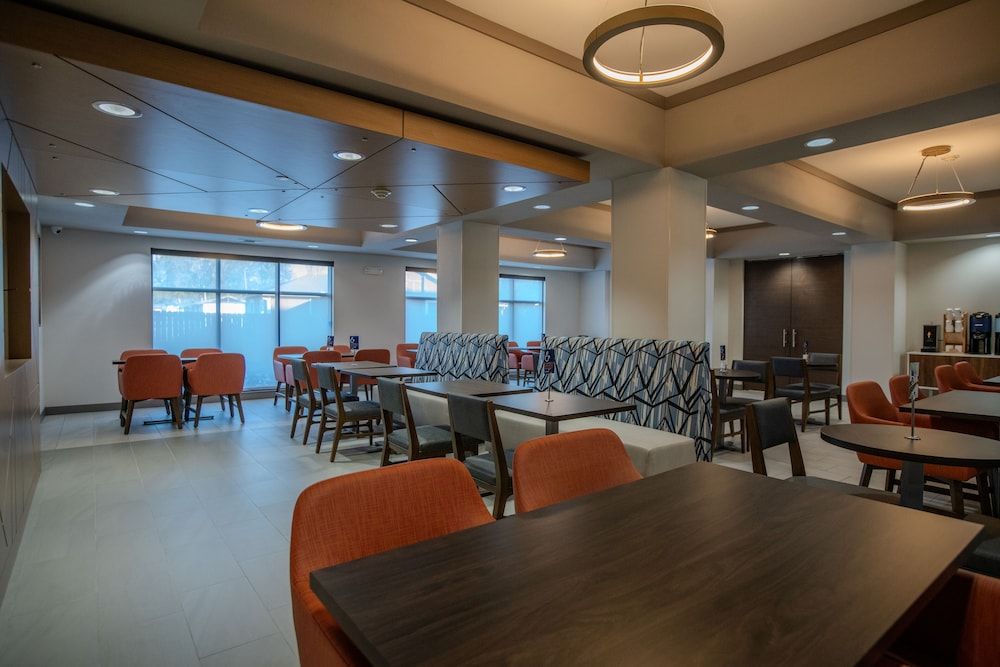 Holiday Inn Express Cleveland by IHG 3