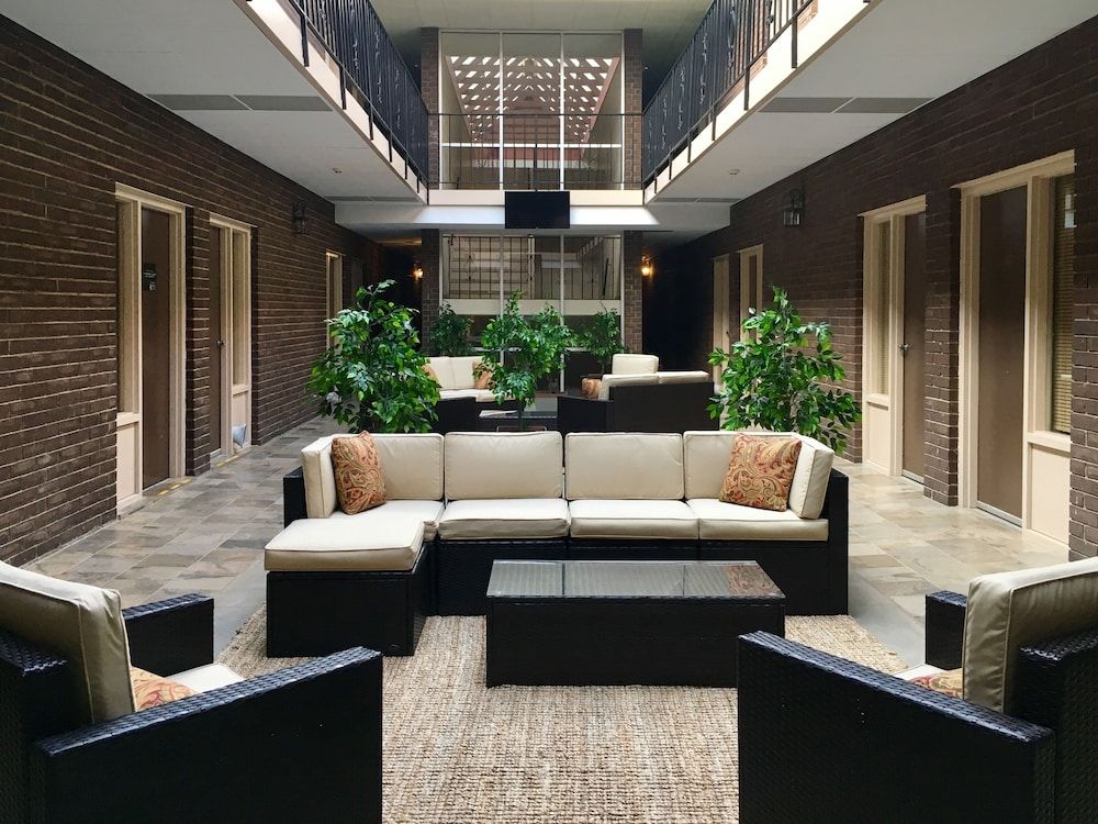 The Stables Inn and Suites 3