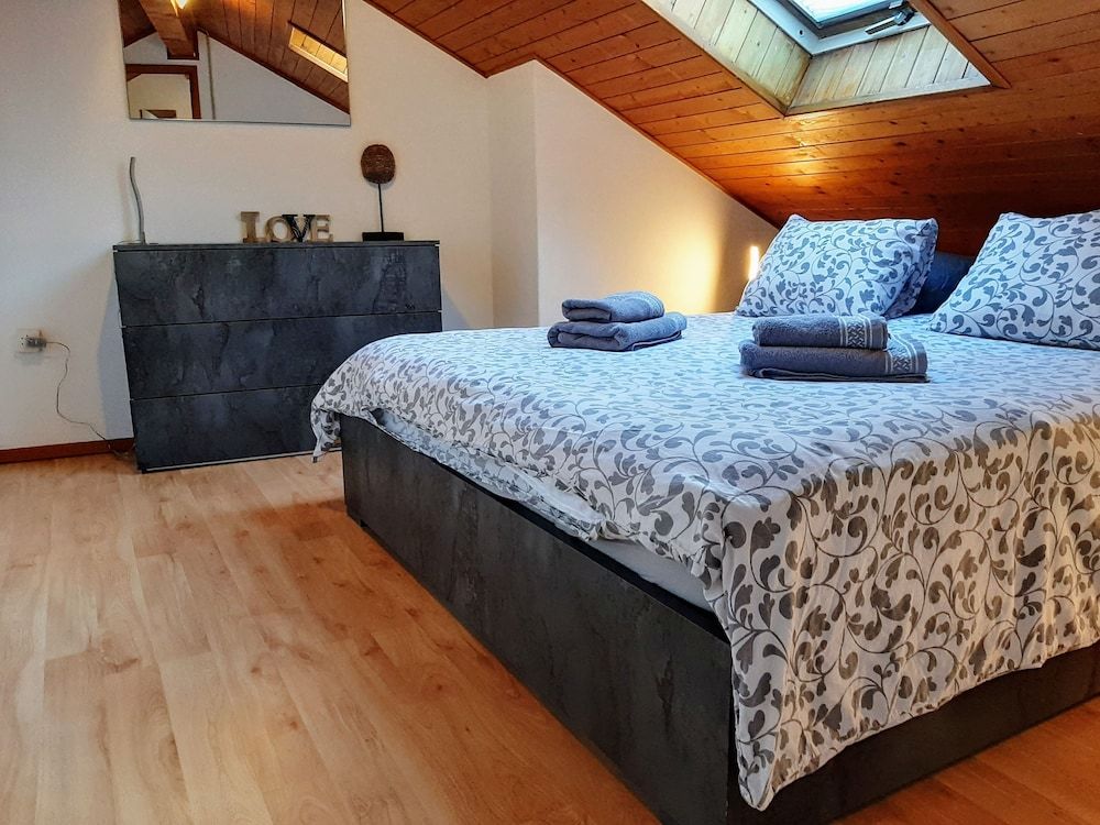 HOLIDAYS HOMES IL FOLLETTO -1 estrellas en Quartino