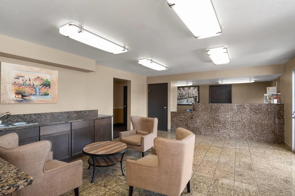 Super 8 by Wyndham Casa Grande 3