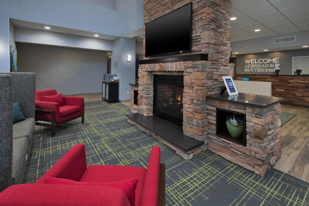 Hampton Inn & Suites St. Cloud, MN 3