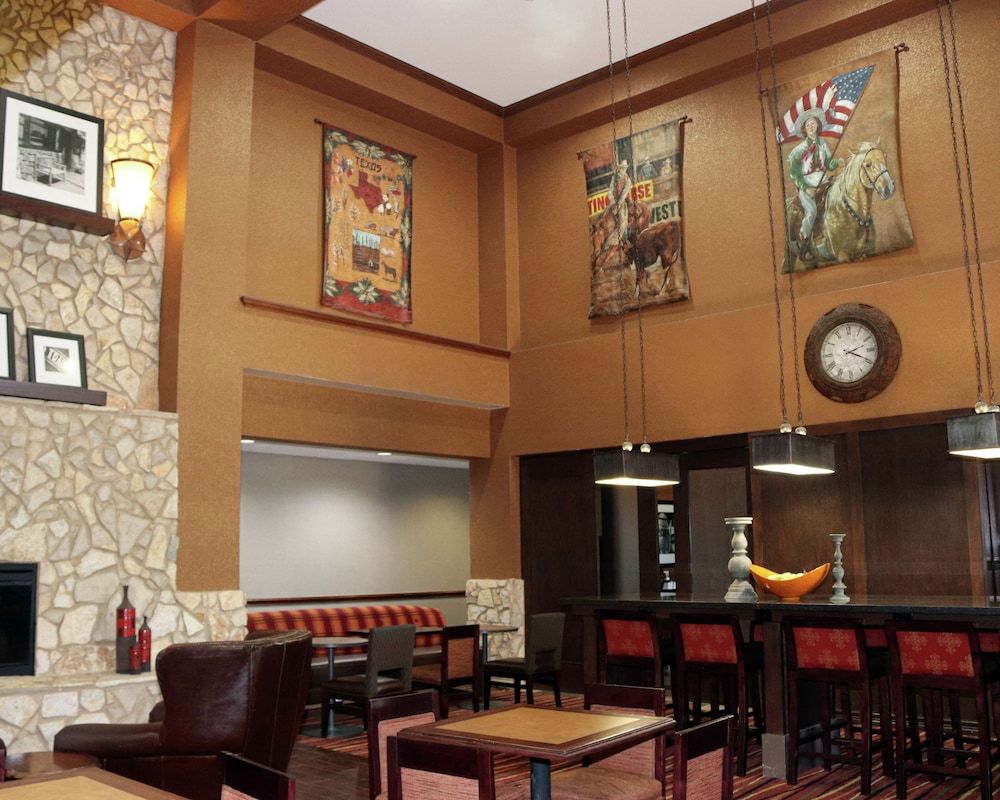 Hampton Inn & Suites Stephenville 3