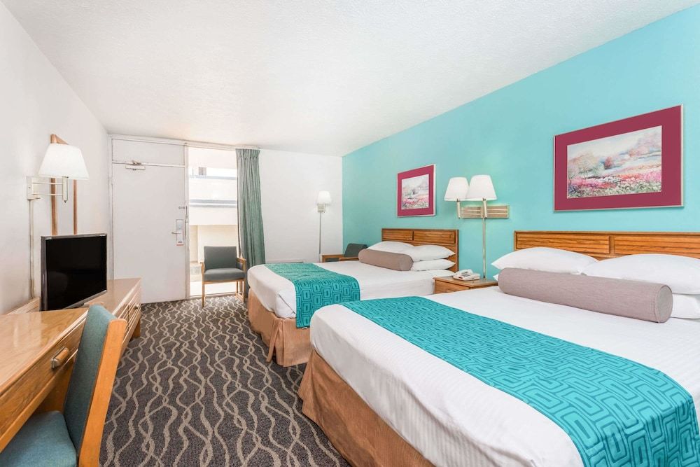 Howard Johnson by Wyndham Commerce GA 3