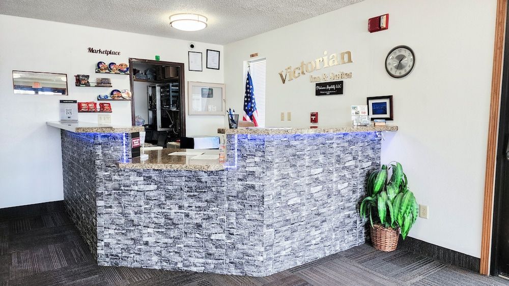 Victorian Inn & Suites 2