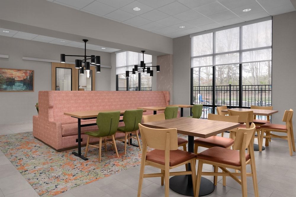Hampton Inn Crossville 3