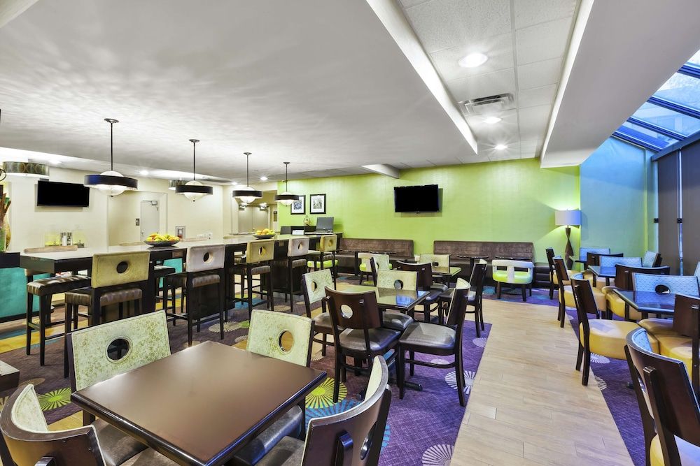 Hampton Inn Clinton 2
