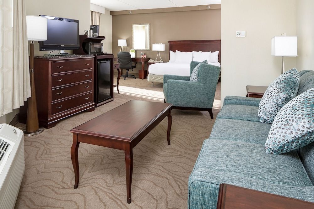 DoubleTree by Hilton Boston - Milford 3