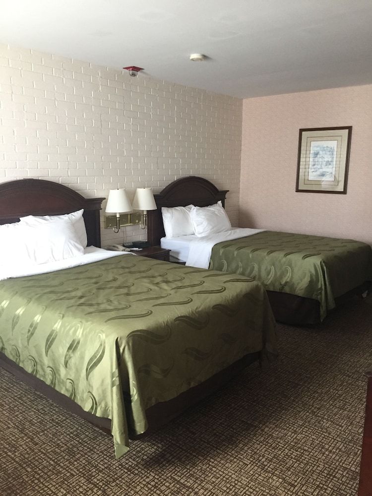 Quality Inn Pittsburgh Airport 3