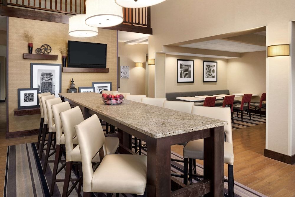 Hampton Inn Lawrence 3