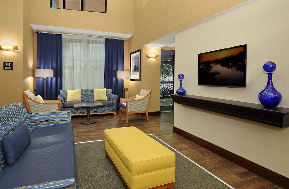 Hampton Inn & Suites Madisonville 2