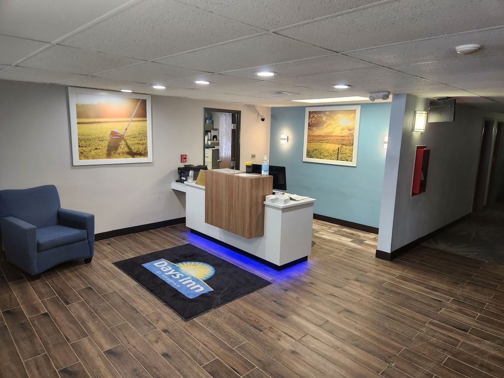 Days Inn by Wyndham Sioux Falls Airport 2
