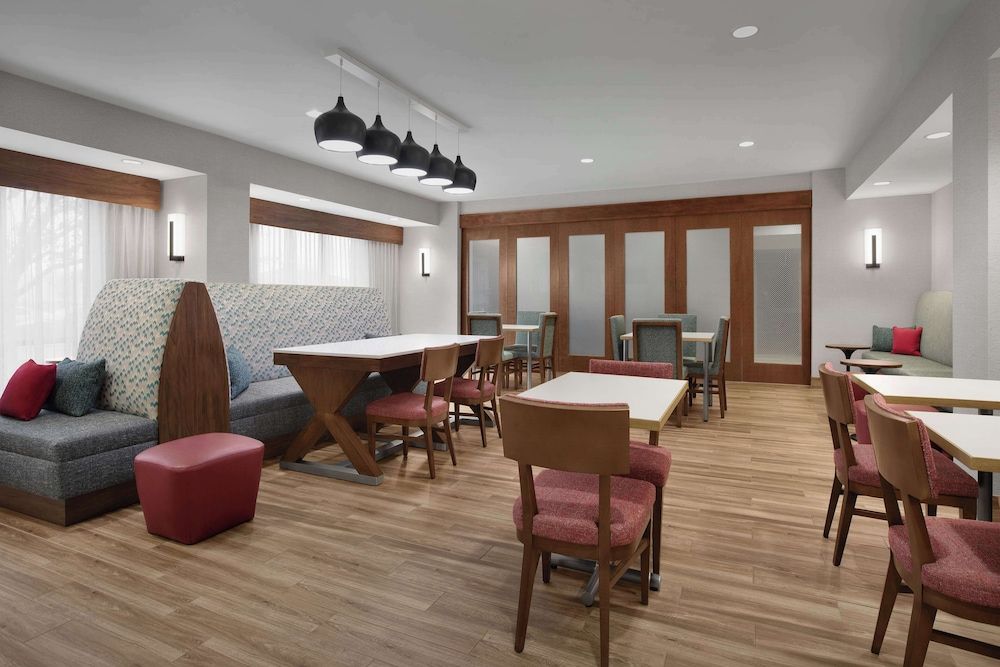 Hampton Inn Yorkville 2