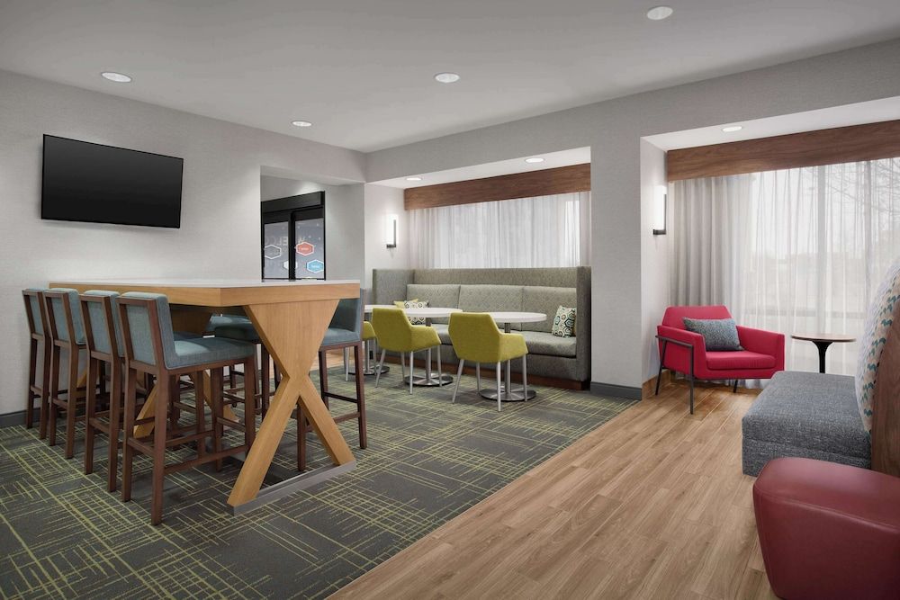 Hampton Inn Yorkville 3