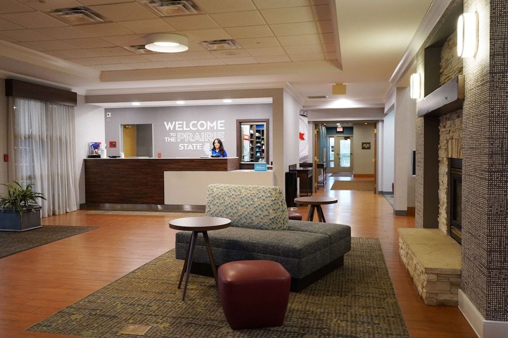 Hampton Inn & Suites Chicago/Aurora 3