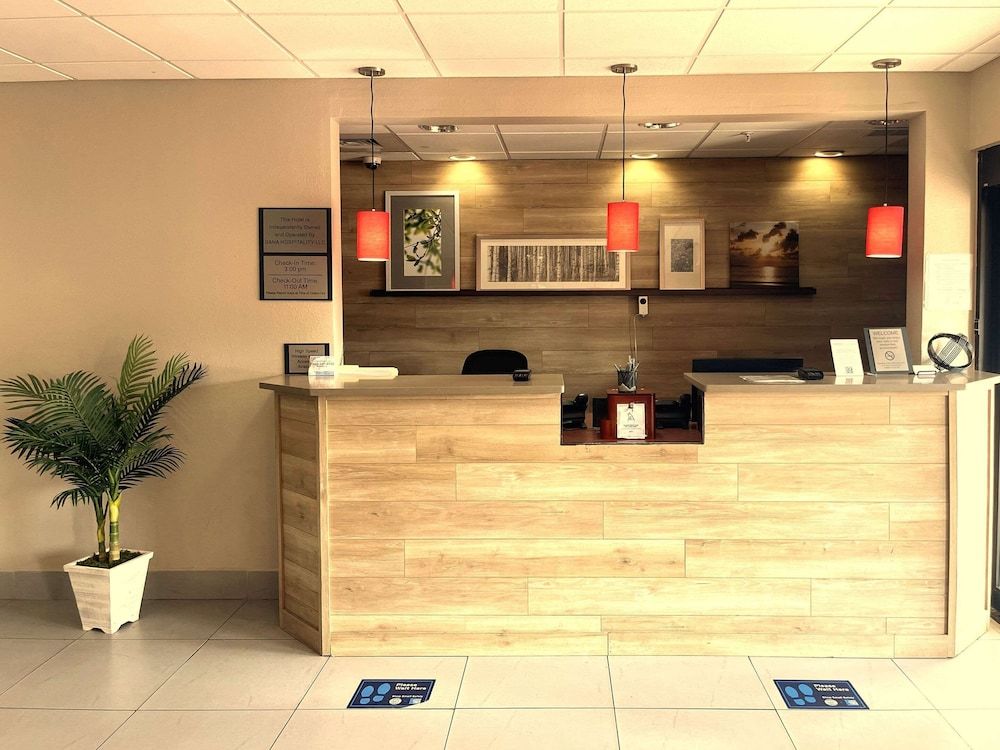 Country Inn & Suites by Radisson, Midway - Tallahassee West 2