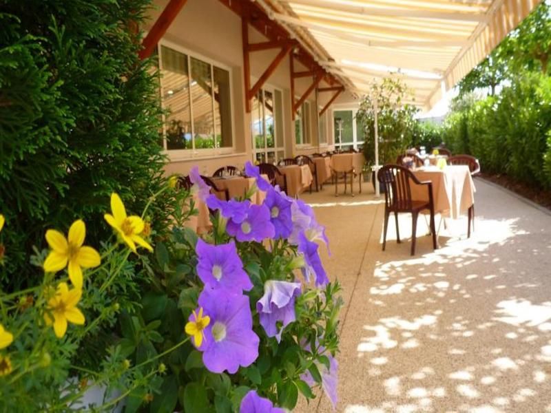 Logis Hotel le Chatard 3 étoiles à Sarcey