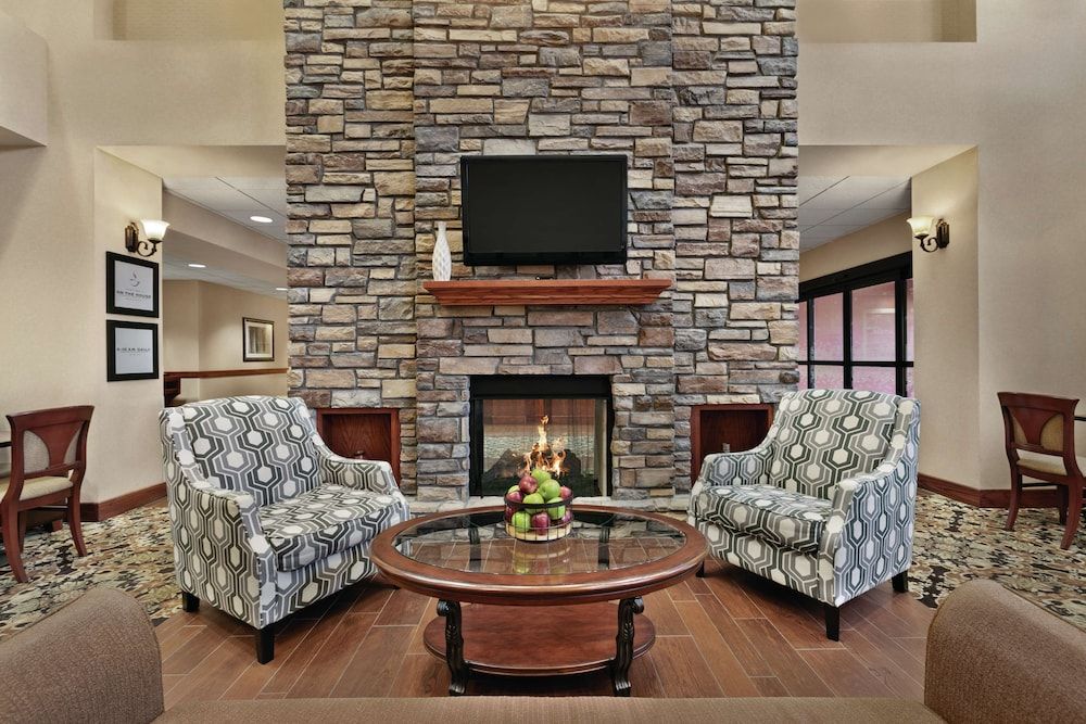 Hampton Inn & Suites Enid 2