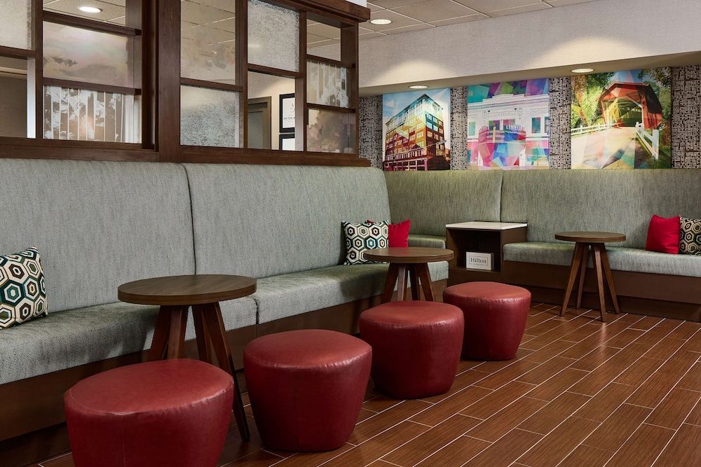 Hampton Inn Massillon 2