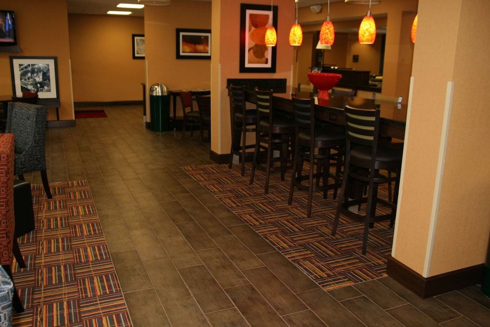 Hampton Inn Youngstown-North 2