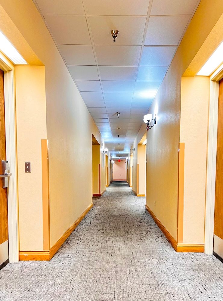 The Best Inn & Suites 2
