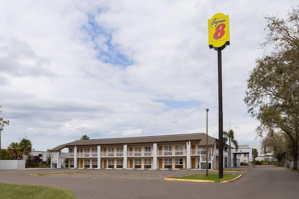 Super 8 by Wyndham Ellenton Bradenton Area 2 estrellas en Ellenton