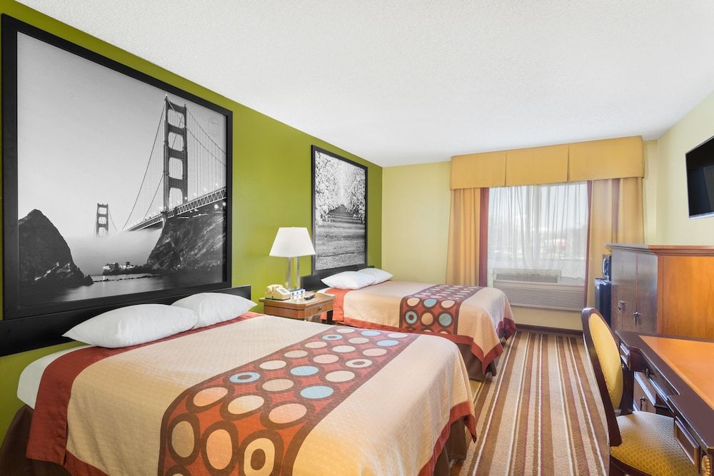 Super 8 by Wyndham Chico 3