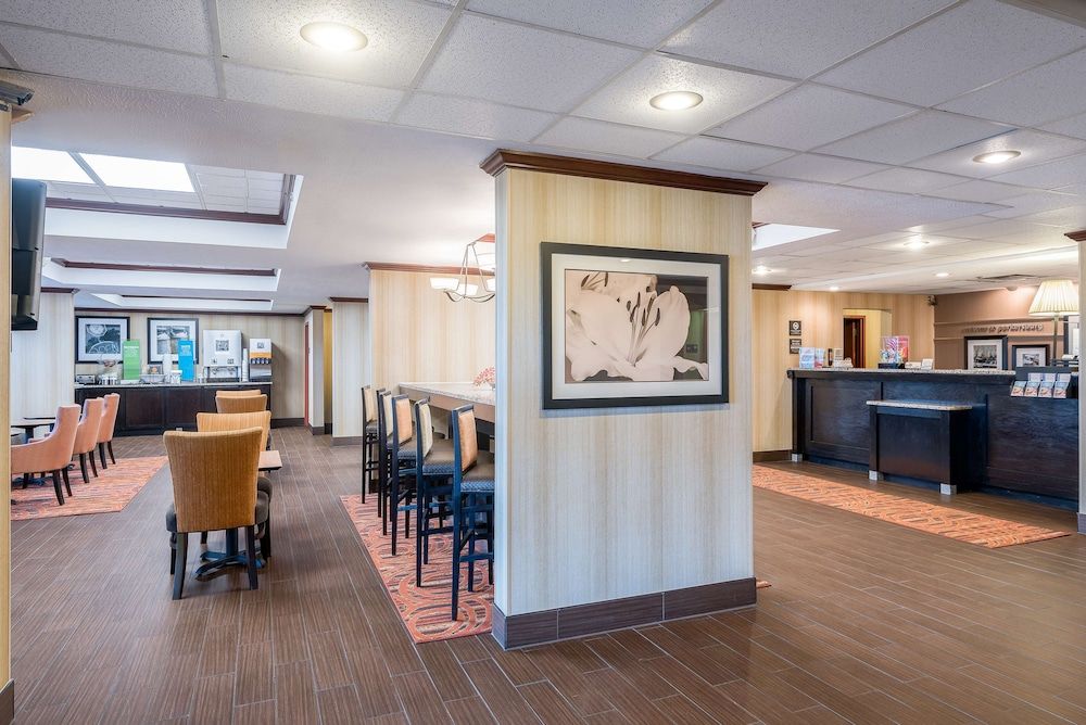 Hampton Inn Parkersburg-Mineral Wells 3